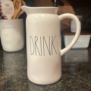 NWT: RAE DUNN “DRINK” PITCHER